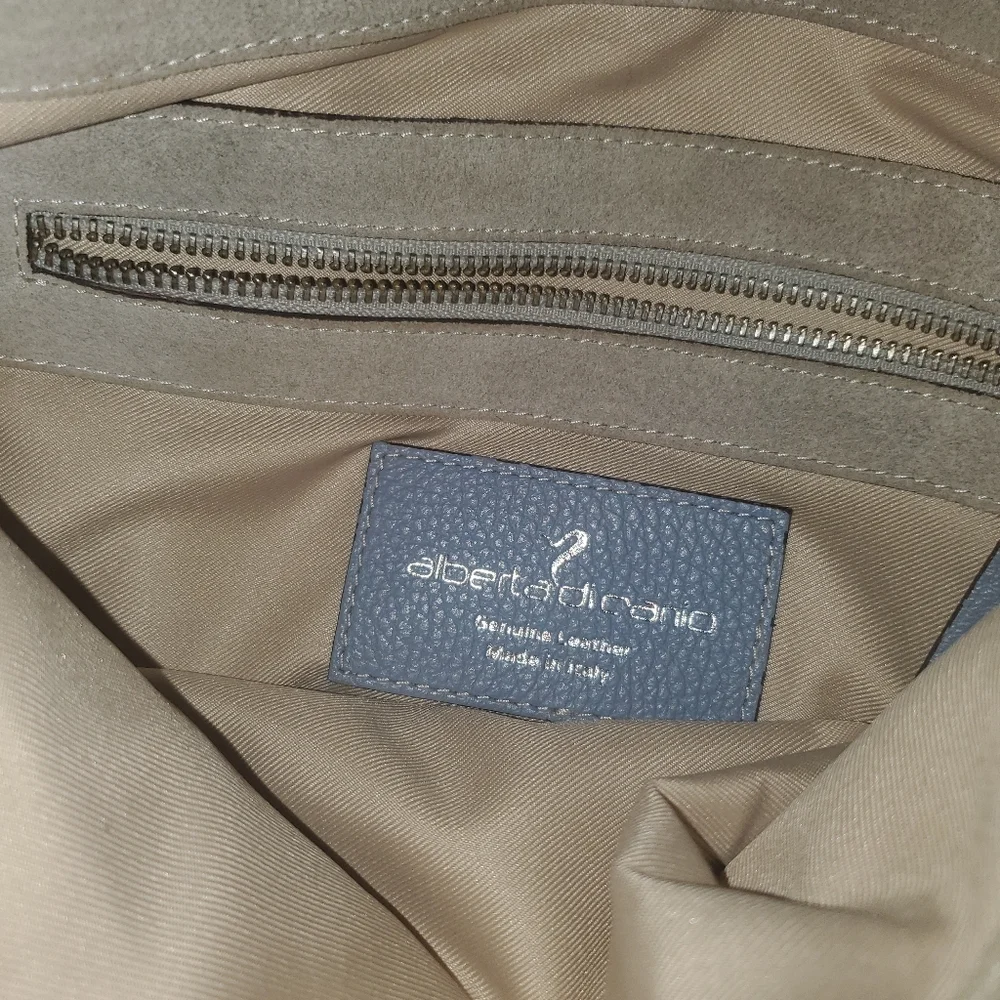 Alberta di Canio Italian leather blue purse. Silvwr hardware.